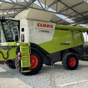 Зърнокомбайн марка CLAAS модел LEXION 670