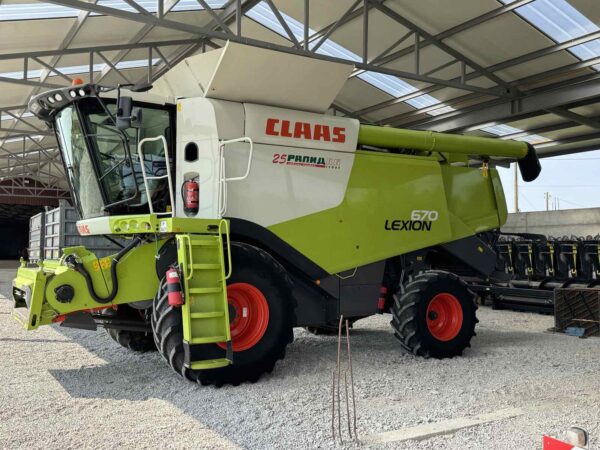 Зърнокомбайн марка CLAAS модел LEXION 670