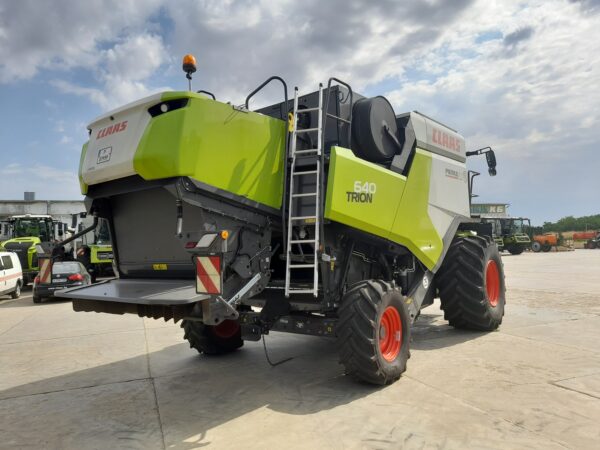 Зърнокомбайн марка CLAAS модел TRION 640 - Image 6