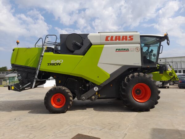 Зърнокомбайн марка CLAAS модел TRION 640 - Image 8