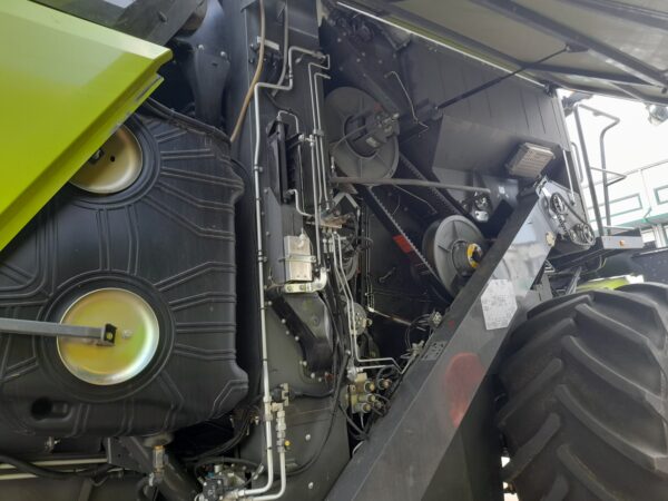 Зърнокомбайн марка CLAAS модел TRION 640 - Image 17