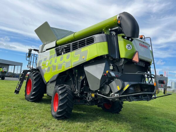 Зърнокомбайн марка CLAAS модел LEXION 6800 - Image 4