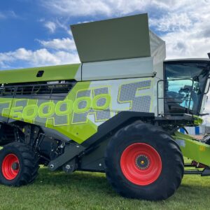Зърнокомбайн марка CLAAS модел LEXION 6800