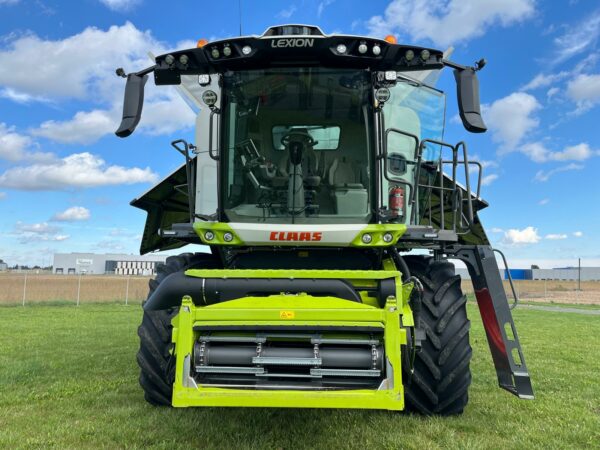 Зърнокомбайн марка CLAAS модел LEXION 6800 - Image 2
