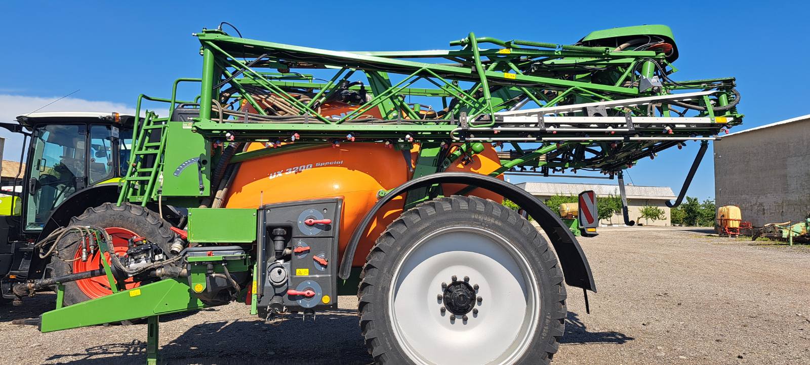Прикачна пръскачка марка Amazone модел UX3200 Special - Image 12
