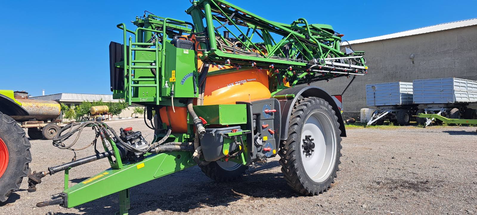 Прикачна пръскачка марка Amazone модел UX3200 Special