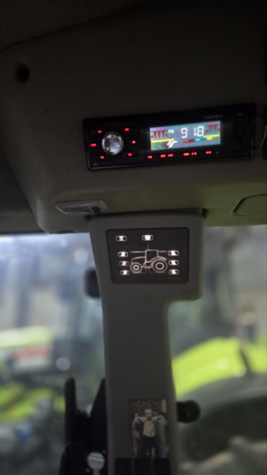 Трактор марка CLAAS модел AXION 850 - Image 2