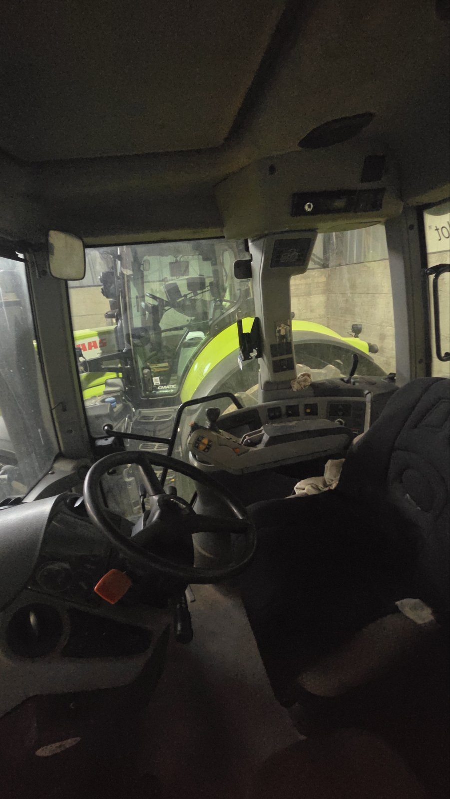 Трактор марка CLAAS модел AXION 850 - Image 3