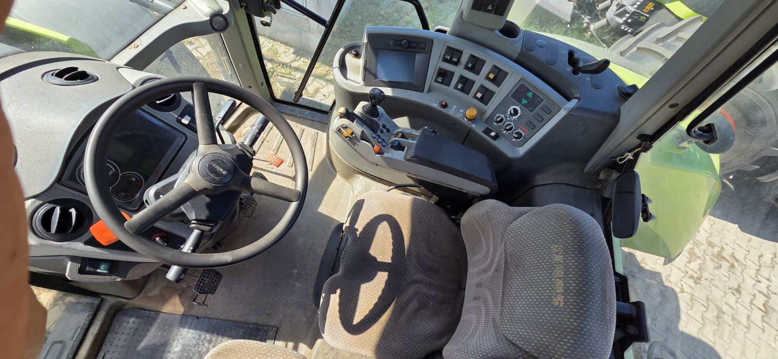 Трактор марка CLAAS модел AXION 850 - Image 3