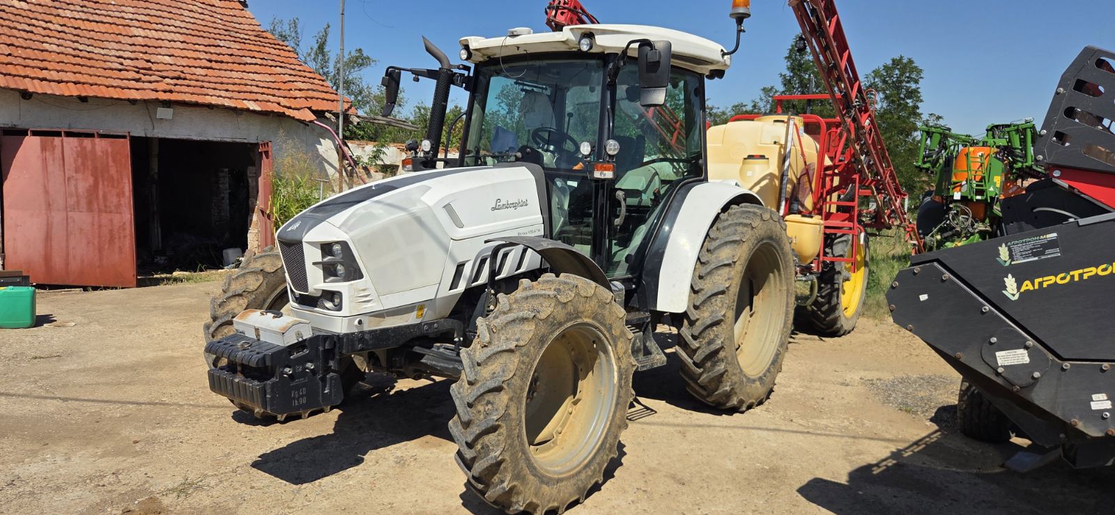 Трактор марка Lamborghini модел Strike 105.4 T4i