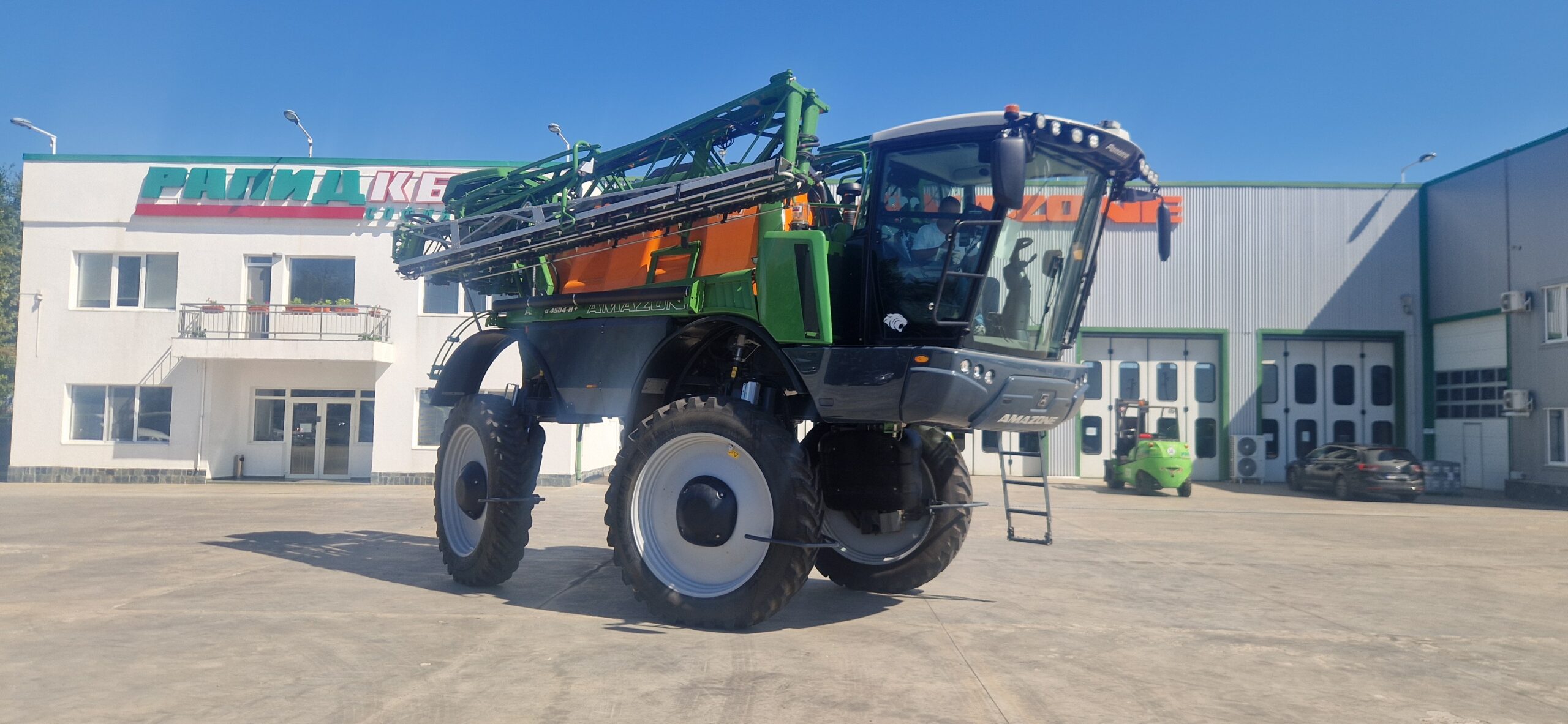 Самоходна пръскачка марка AMAZONE модел PANTERA 4504 H+
